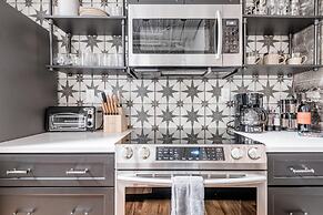 80 LEX 204 Industrial Chic Free Parking