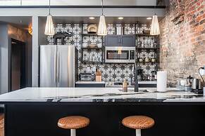 80 LEX 204 Industrial Chic Free Parking