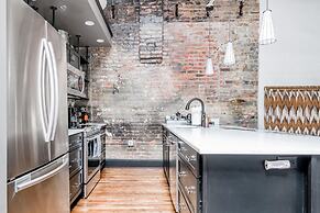 80 LEX 204 Industrial Chic Free Parking