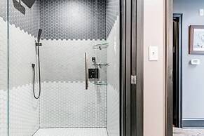 80 LEX 204 Industrial Chic Free Parking