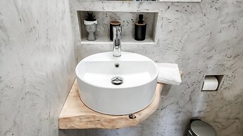 Boutique Studios & Apartments-by Avelink