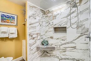 Manatee Home - Water Front Pool Home