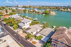Manatee Home - Water Front Pool Home
