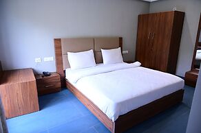 Hibiscus LakeView Hotel