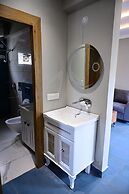 Hibiscus LakeView Hotel