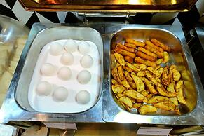 Hibiscus LakeView Hotel