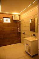 Hibiscus LakeView Hotel