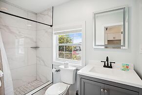 Twin Tiki - Full Property - 4 Bedroom