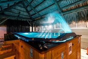 Twin Tiki - Full Property - 4 Bedroom