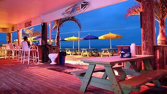 Twin Tiki - Full Property - 4 Bedroom