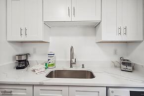 Beach Livin 1 - 1 Bedroom Downstairs