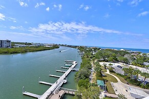 Harbourside 7716- Splash On The Rocks