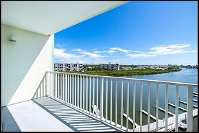 Harbourside 7716- Splash On The Rocks