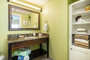 Harbourside 7716- Splash On The Rocks