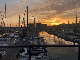 Brighton Water Cabin With Free Parking