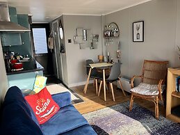 Brighton Water Cabin With Free Parking