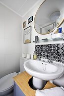 Brighton Water Cabin With Free Parking