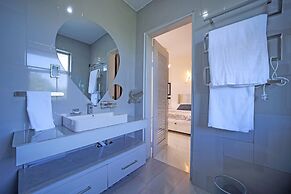 EL AMO LAKEVIEW VILLA