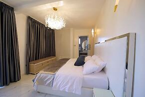 EL AMO LAKEVIEW VILLA