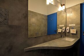 1517 Greek House By Kaz Stays