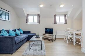 Luxury 1 Bedroom Apartment with Parking