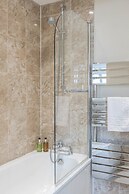 Luxury 1 Bedroom Apartment with Parking