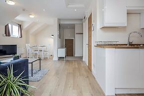 Luxury 1 Bedroom Apartment with Parking