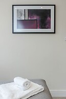 Luxury 1 Bedroom Apartment with Parking