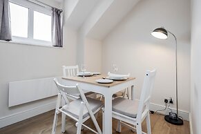 Luxury 1 Bedroom Apartment with Parking