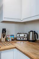 Luxury 1 Bedroom Apartment with Parking