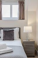 Luxury 1 Bedroom Apartment with Parking