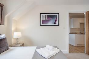 Luxury 1 Bedroom Apartment with Parking