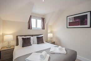 Luxury 1 Bedroom Apartment with Parking