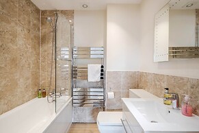 Luxury 1 Bedroom Apartment with Parking