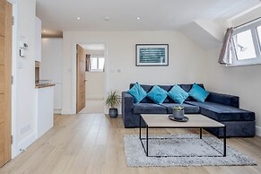 Luxury 1 Bedroom Apartment with Parking