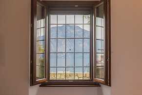 Cozy Nest on the Lake