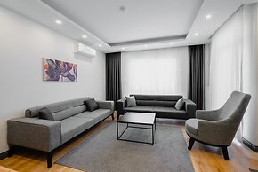 Stylish Flat w Balcony Near Lara Beach