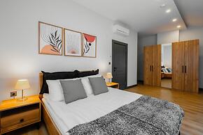 Stylish Flat w Balcony Near Lara Beach