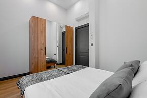 Stylish Flat w Balcony Near Lara Beach