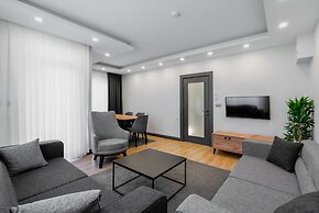 Stylish Flat w Balcony Near Lara Beach