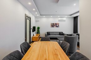 Stylish Flat w Balcony Near Lara Beach