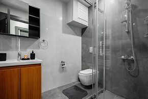 Stylish Flat w Balcony Near Lara Beach