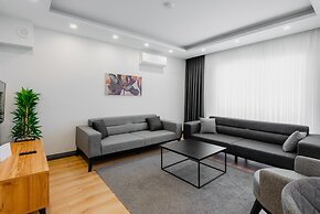 Stylish Flat w Balcony Near Lara Beach