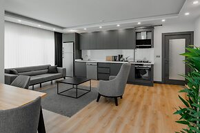 Modern Flat w Patio and Garden 5 min to Lara Beach