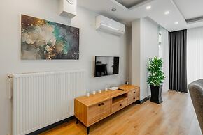 Modern Flat w Patio and Garden 5 min to Lara Beach