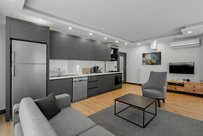 Modern Flat w Patio and Garden 5 min to Lara Beach