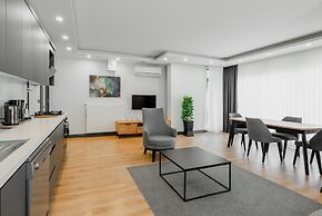 Modern Flat w Patio and Garden 5 min to Lara Beach