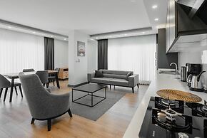 Modern Flat w Patio and Garden 5 min to Lara Beach