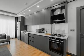 Modern Flat w Patio and Garden 5 min to Lara Beach