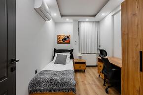 Modern Flat w Patio and Garden 5 min to Lara Beach